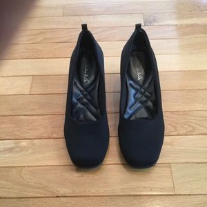 Gloria Vanderbilt Closed-Toe Espadrille (Like New)